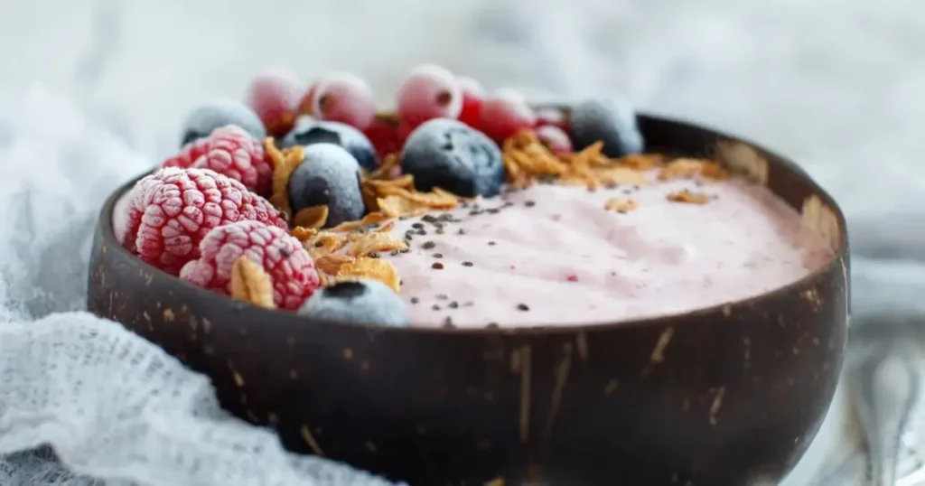 Tropical smoothie bowls