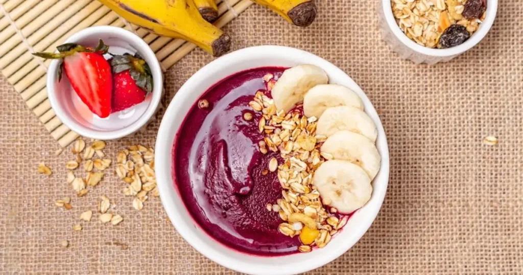 Tropical smoothie bowls