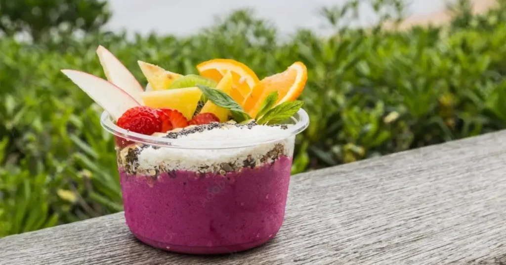Tropical smoothie bowls